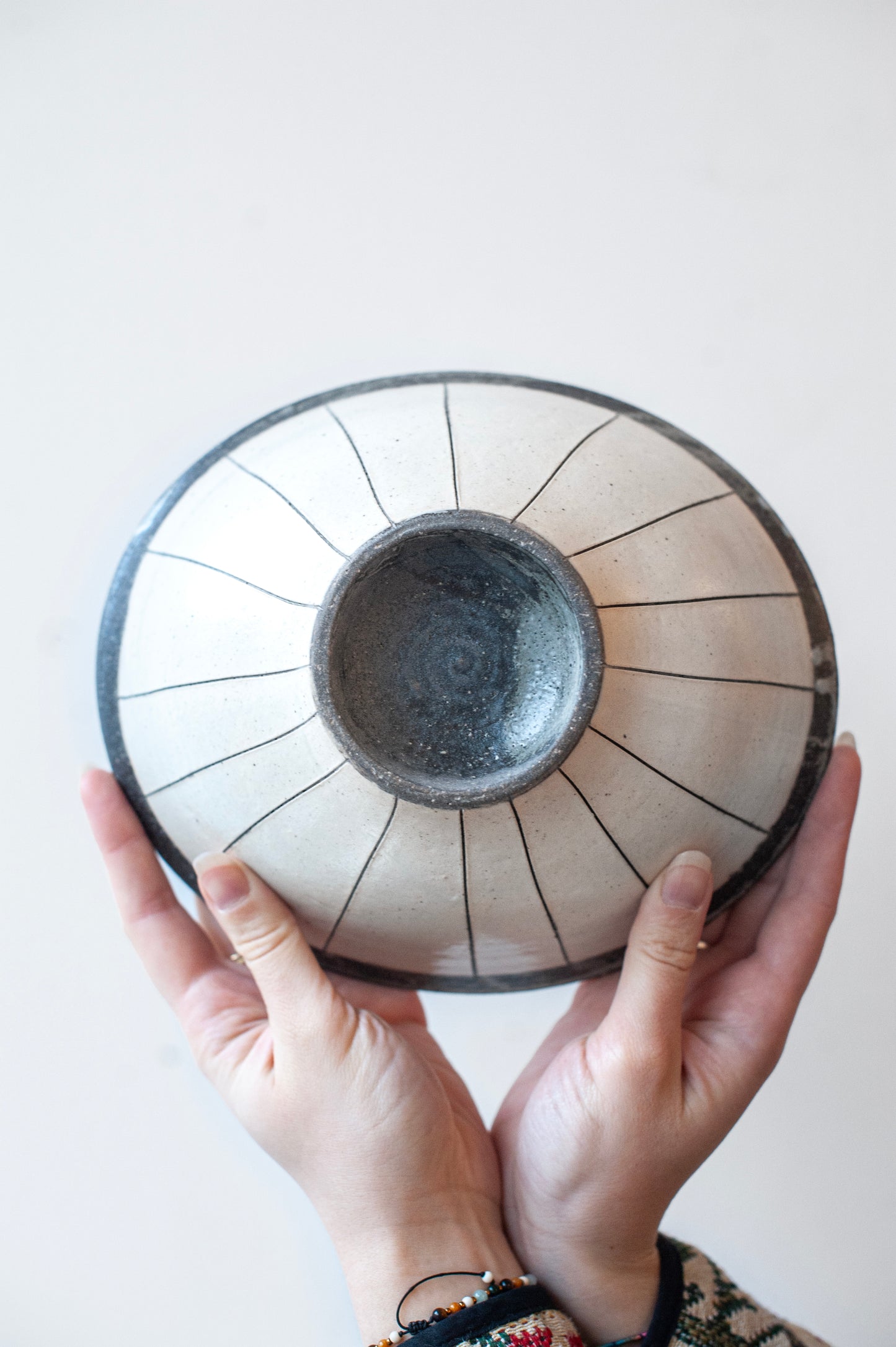 Shigaraki Ware Tachikoku Line Warp Bowl | Japan