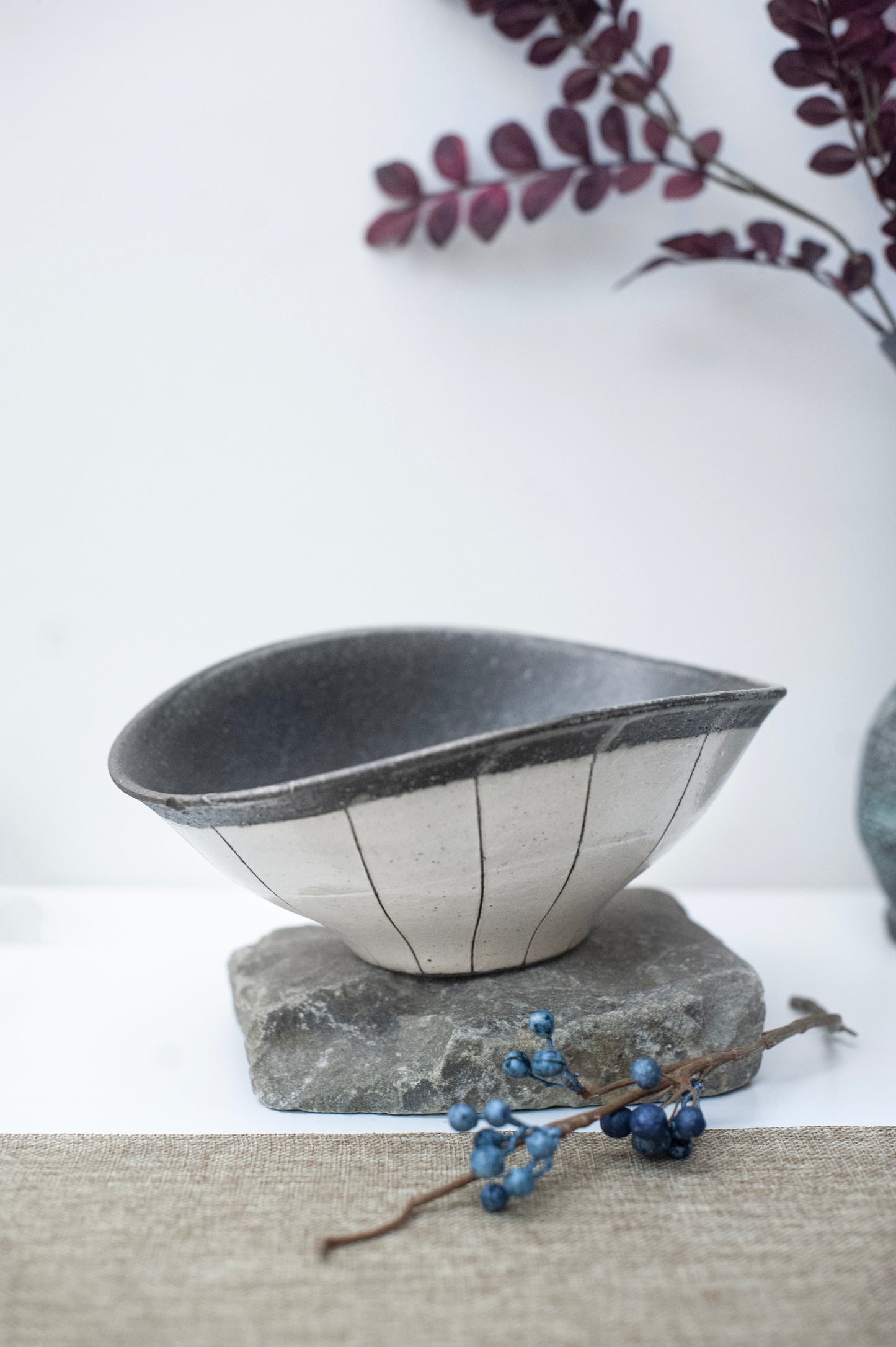 Shigaraki Ware Tachikoku Line Warp Bowl | Japan