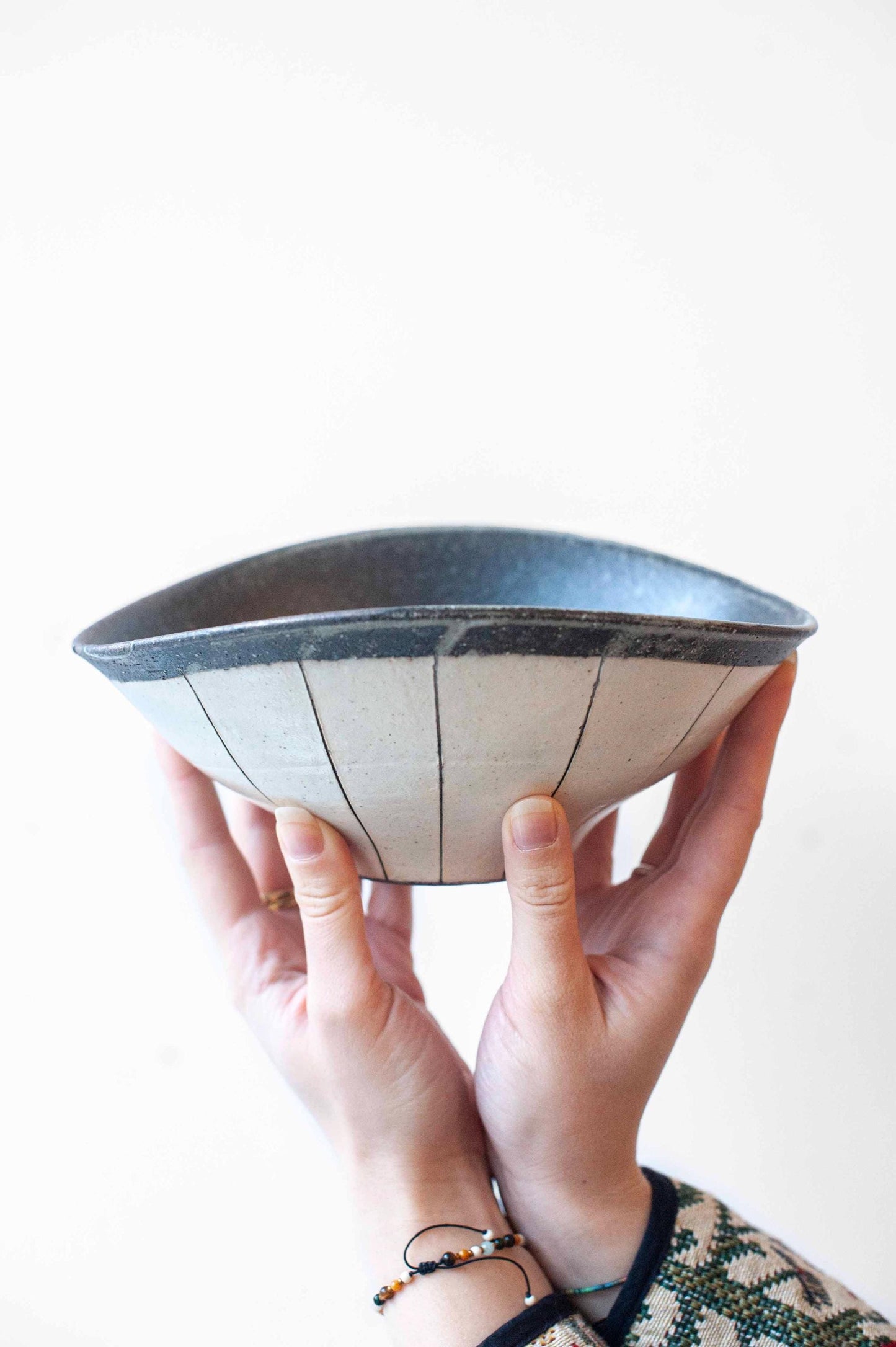 Japanese Shigaraki Ware Handmade Tachikoku Line Warp Wabi Sabi Bowl