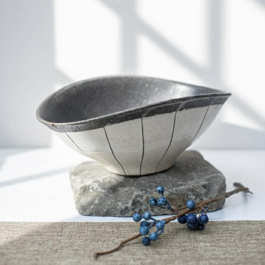 Japanese Shigaraki Ware Handmade Tachikoku Line Warp Wabi Sabi Bowl